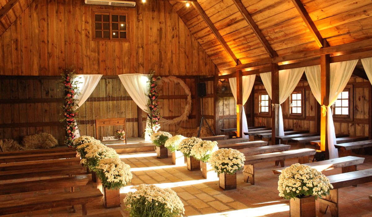 Choosing Flooring That Suits Exposed Beam Interiors