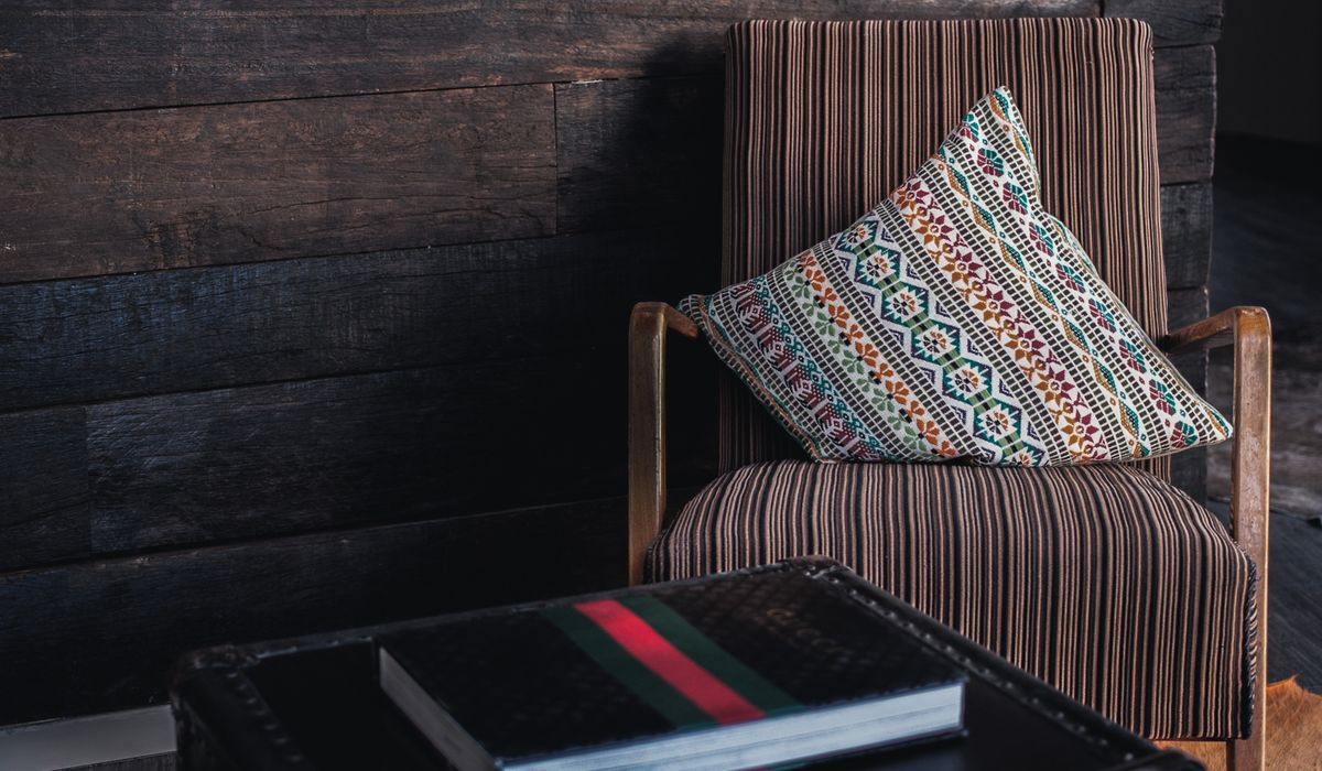 Creating a Cosy Reading Corner in a Barn